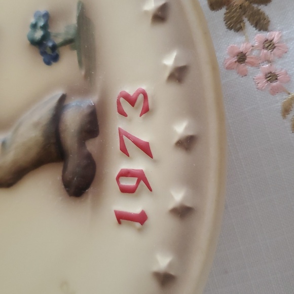 W.Goebel-Porzellan Fabrik , hand painted , M.J Hummel 3th Annual Plate 1973 - Picture 10 of 12